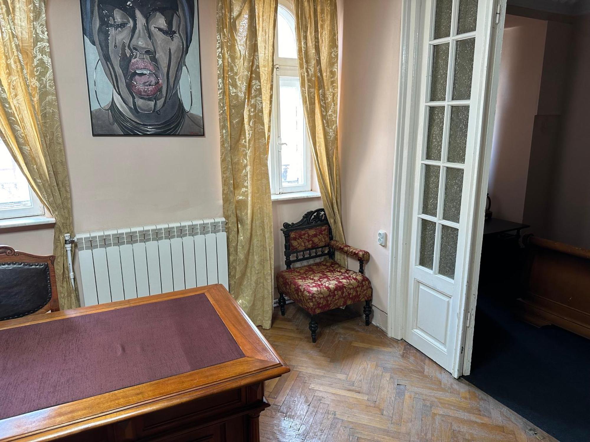 Center Apartment *