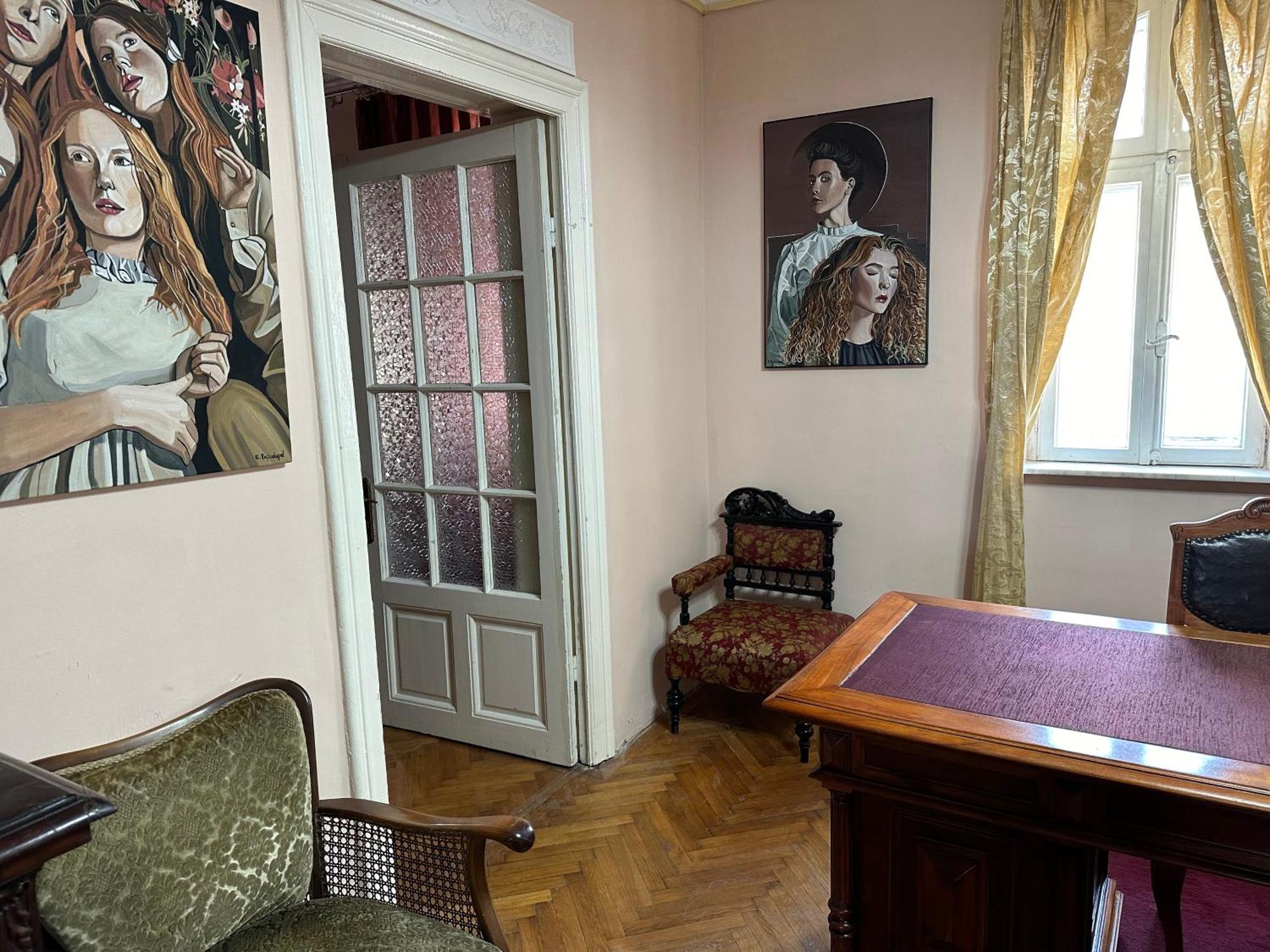 Apartment Center *
